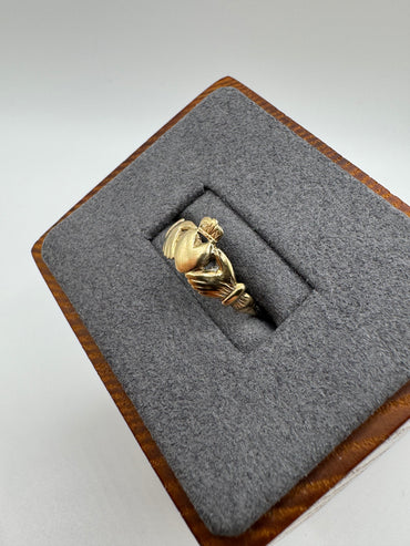 9ct gold claddagh ring
