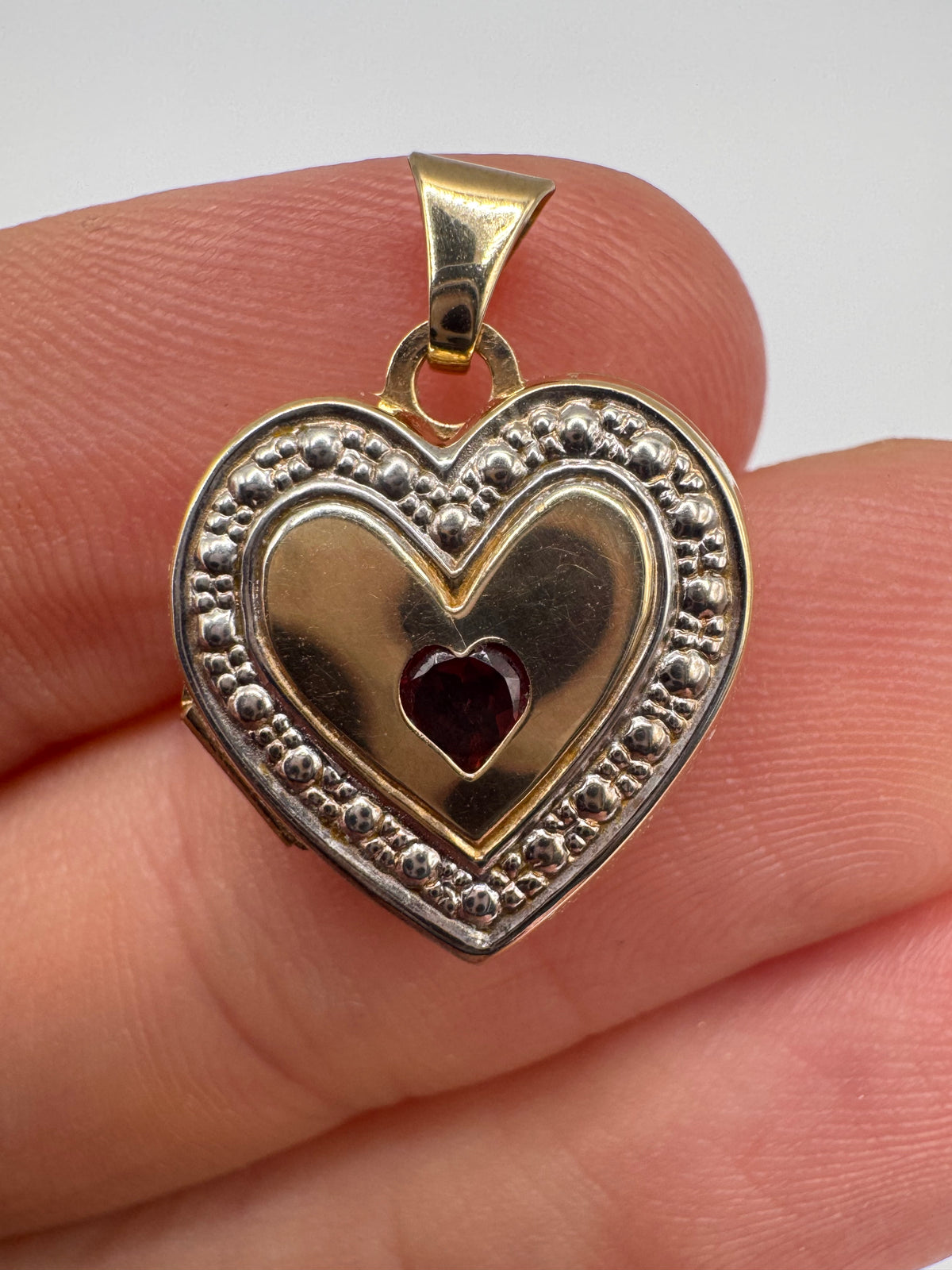 9ct gold garnet heart locket