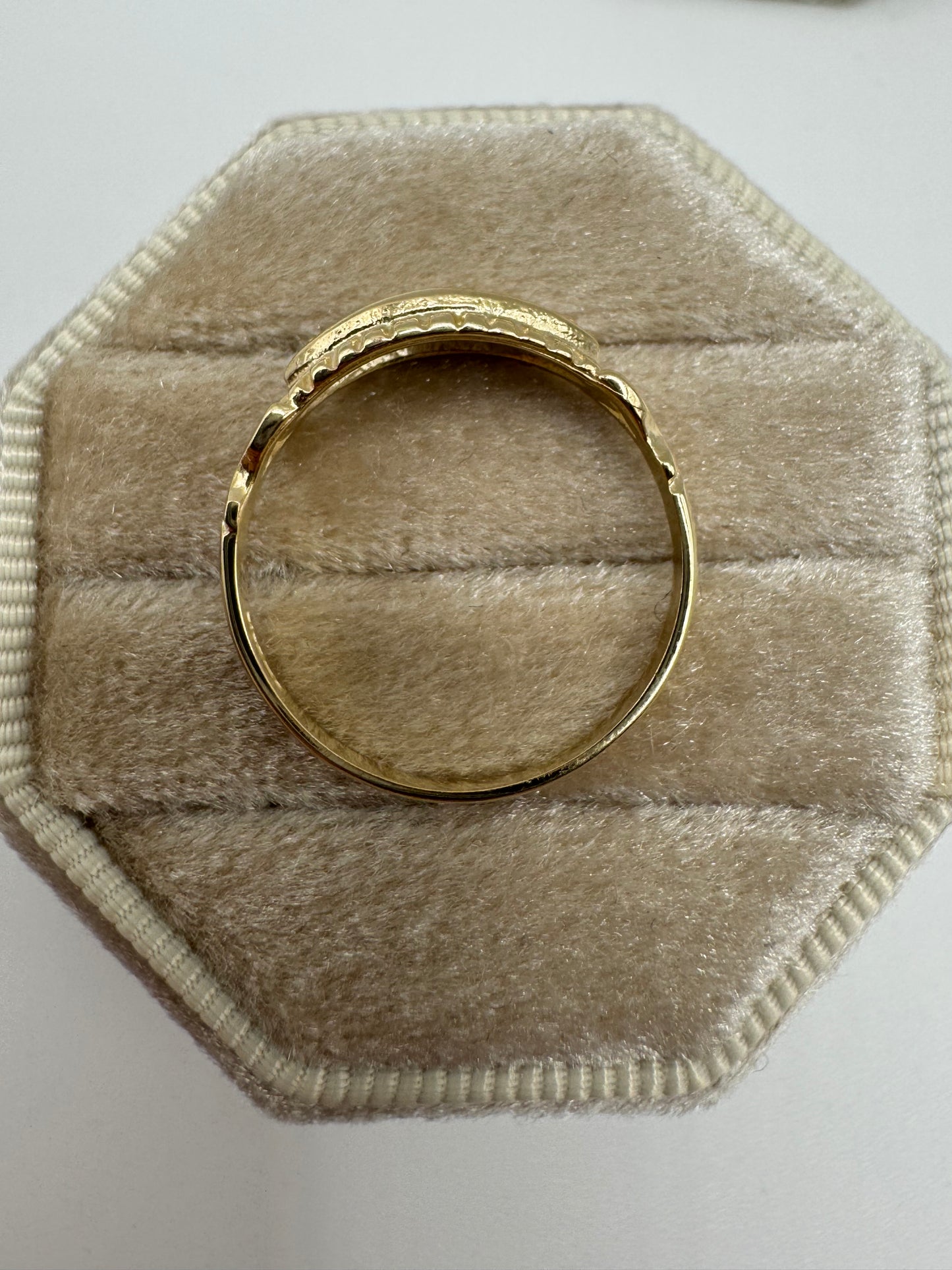 9ct gold sapphire gypsy ring
