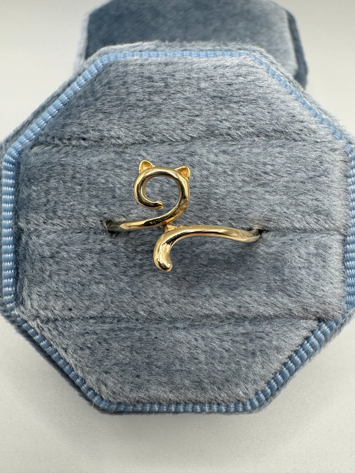 9ct gold cat ring