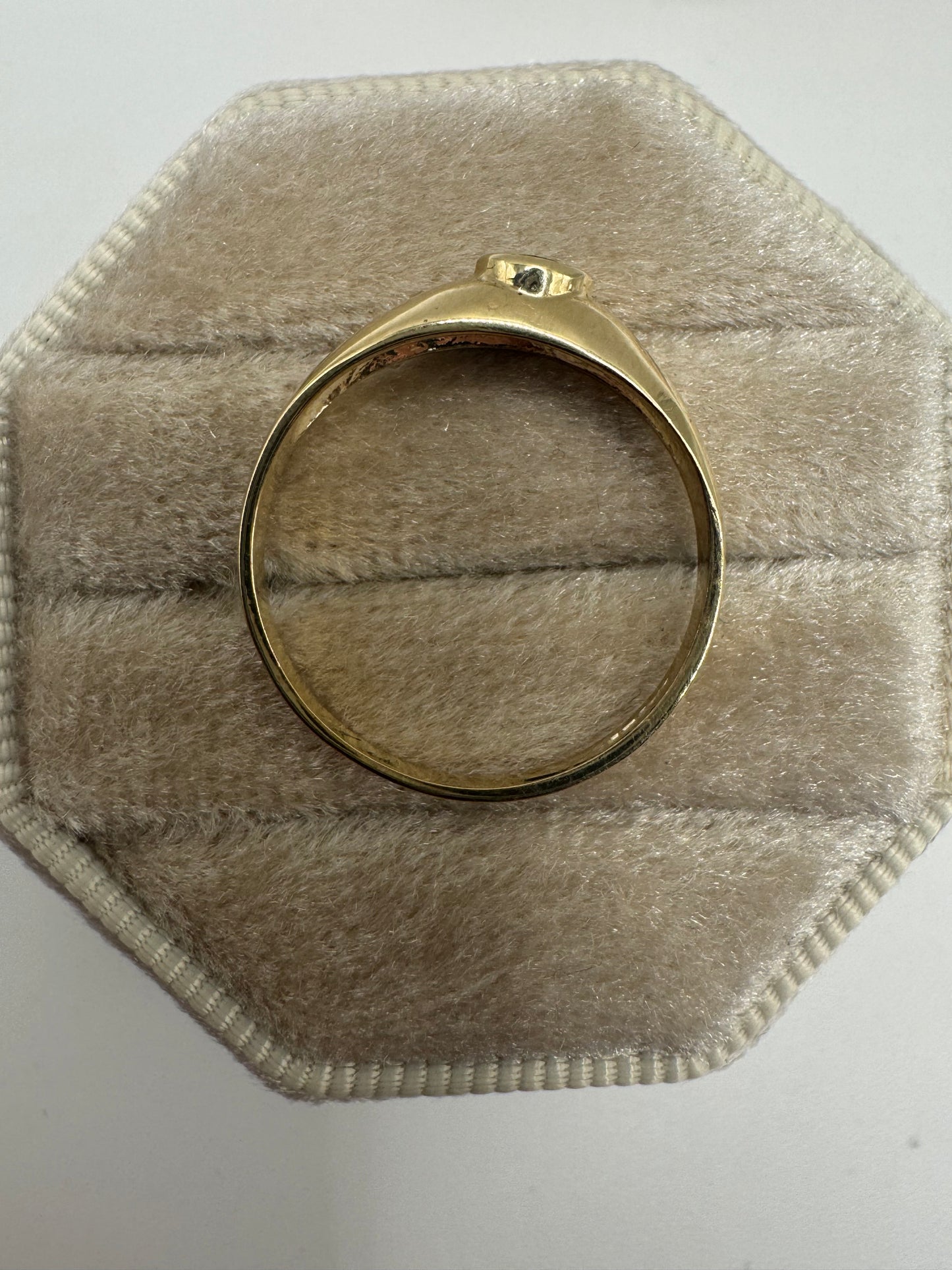 9ct gold sapphire gypsy ring