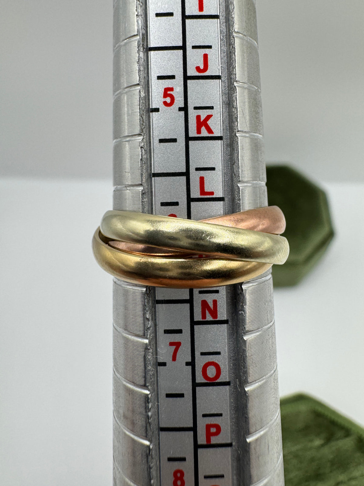 Heavy vintage 9ct tri-gold Russian band