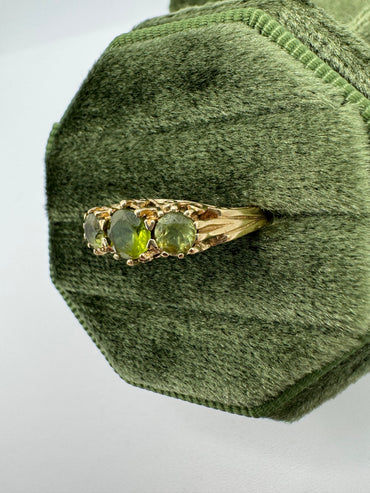 9ct gold peridot ring