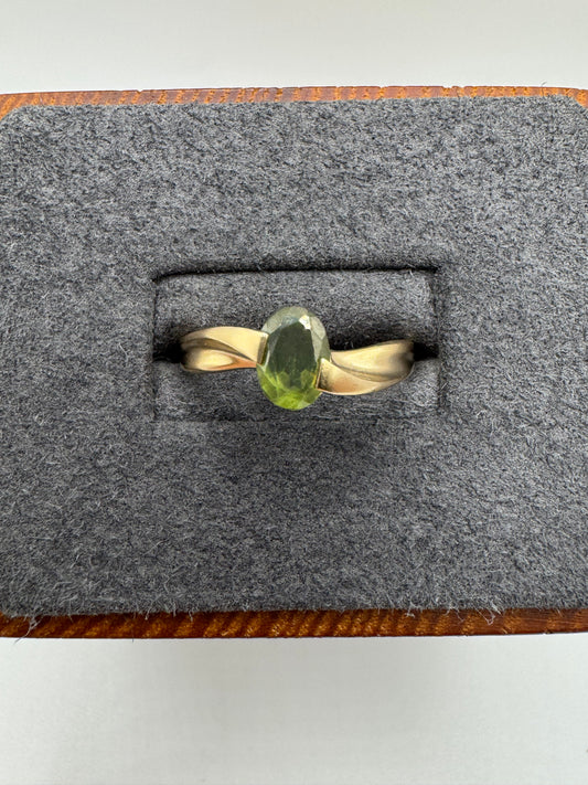 9ct gold quartz ring