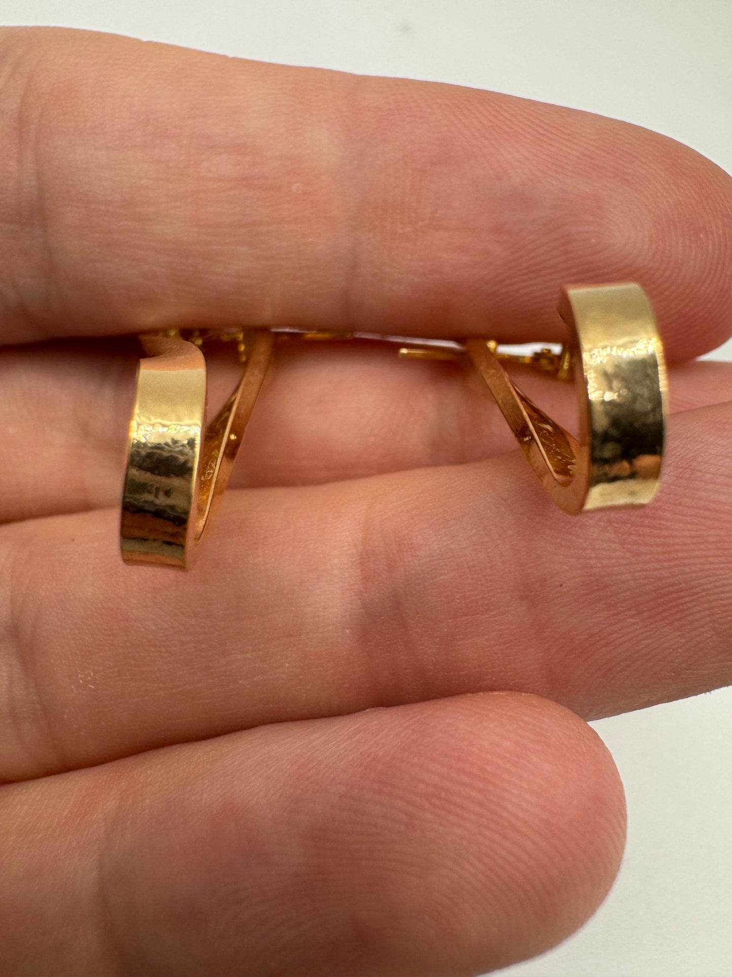 9ct gold figure 8 creole earrings