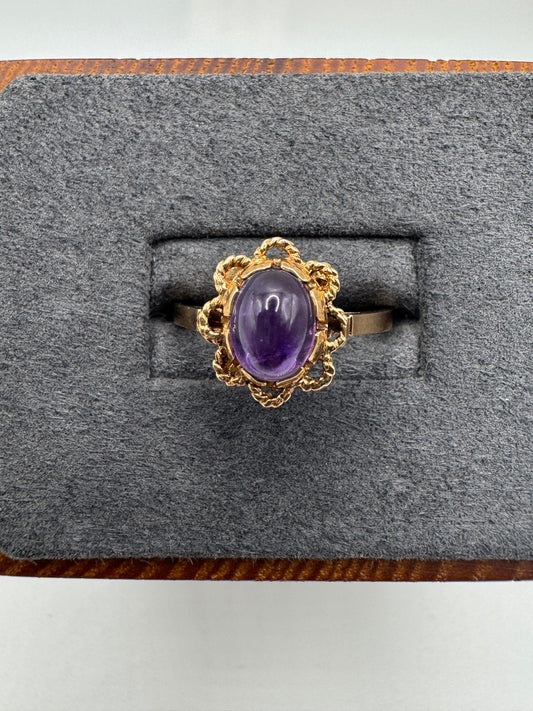 9ct gold cabochon amethyst ring
