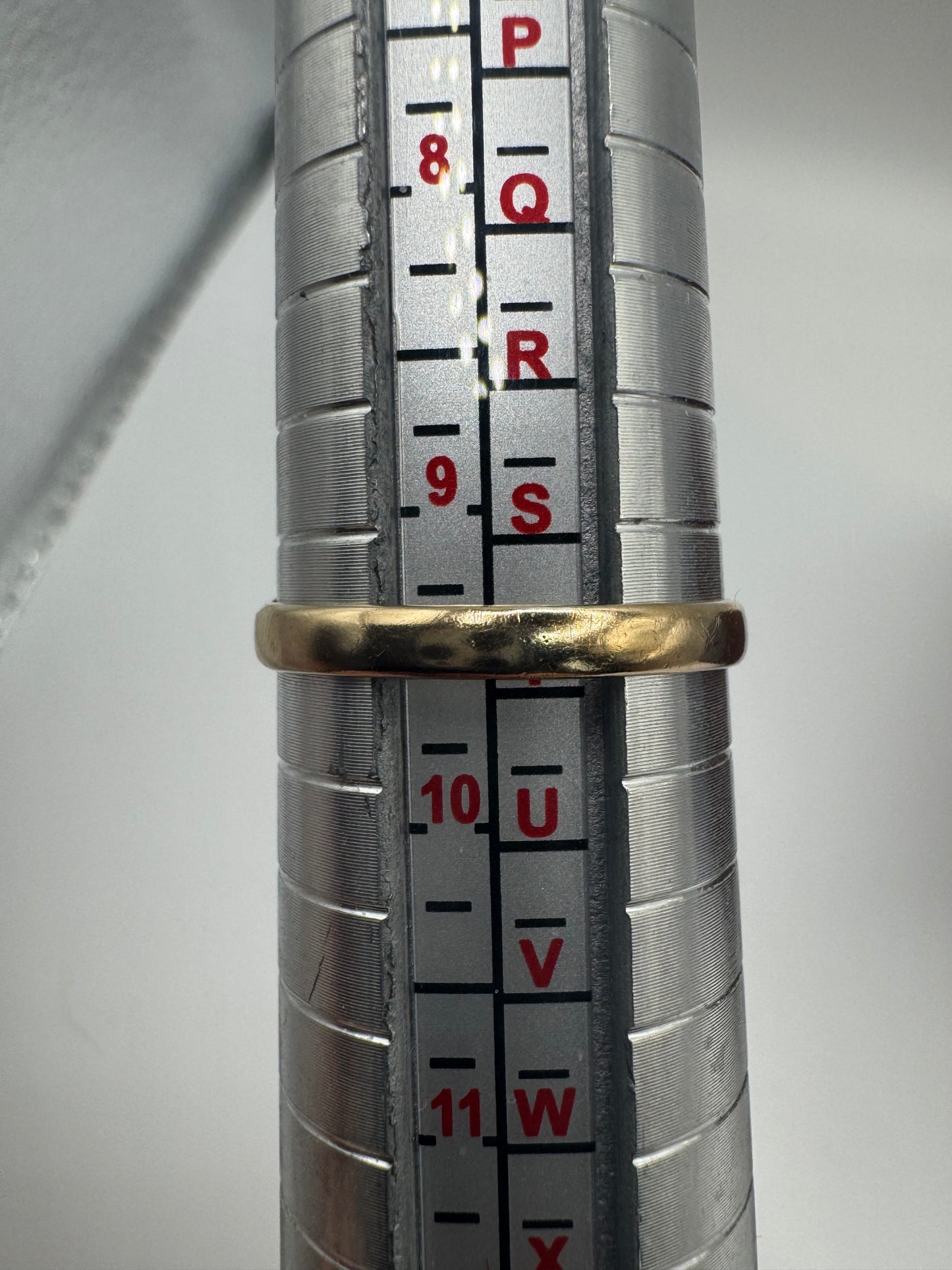 9ct gold engraved signet ring