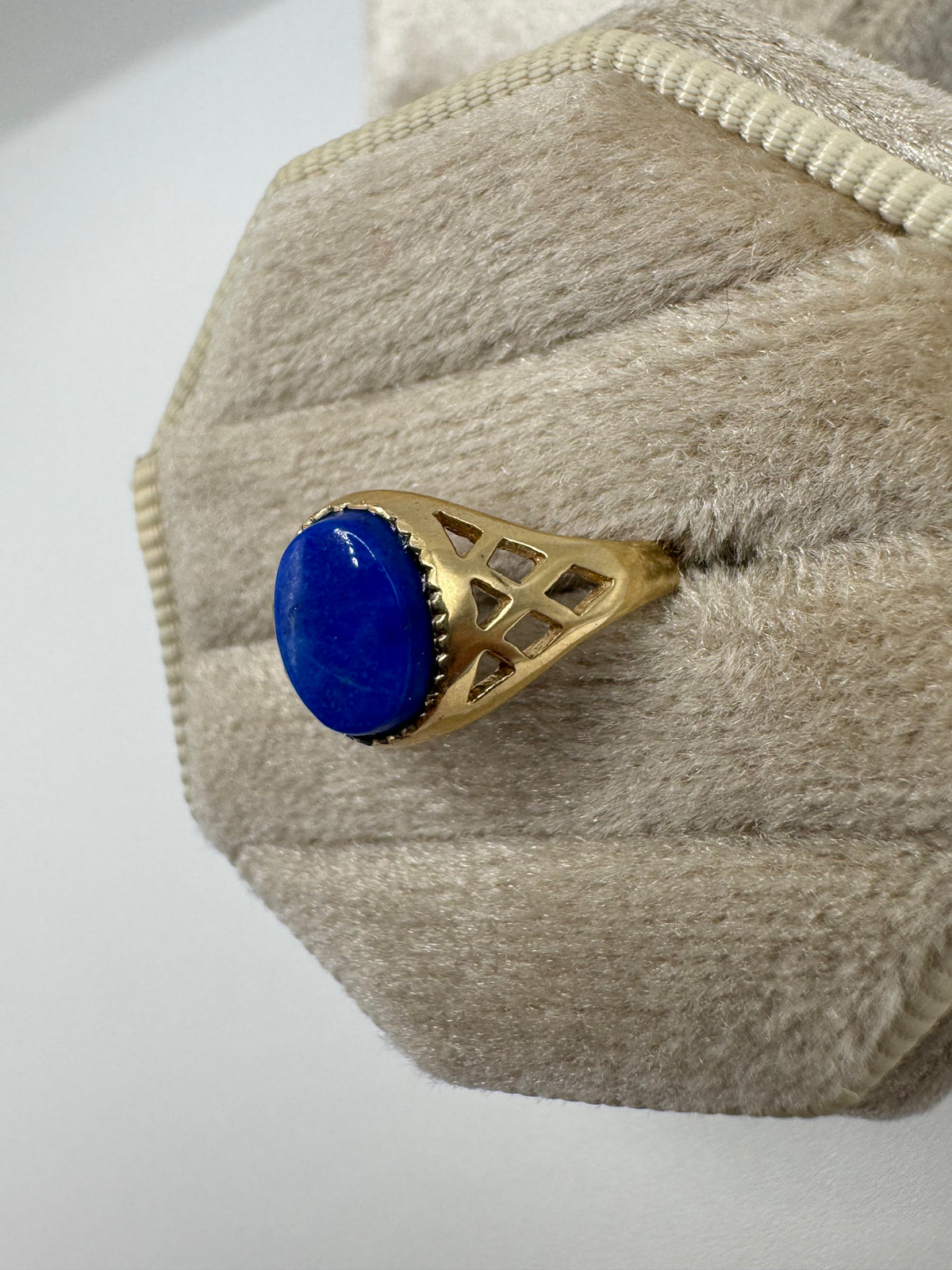 9ct gold lapis lazuli signet ring