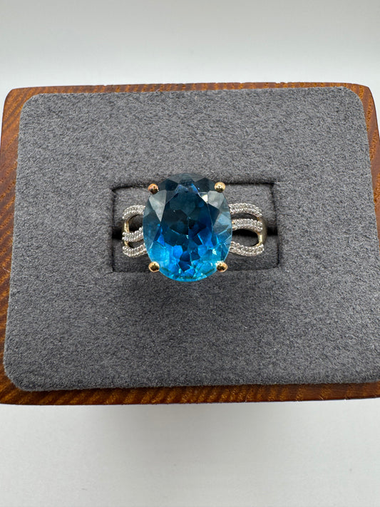 9ct gold topaz and diamond ring