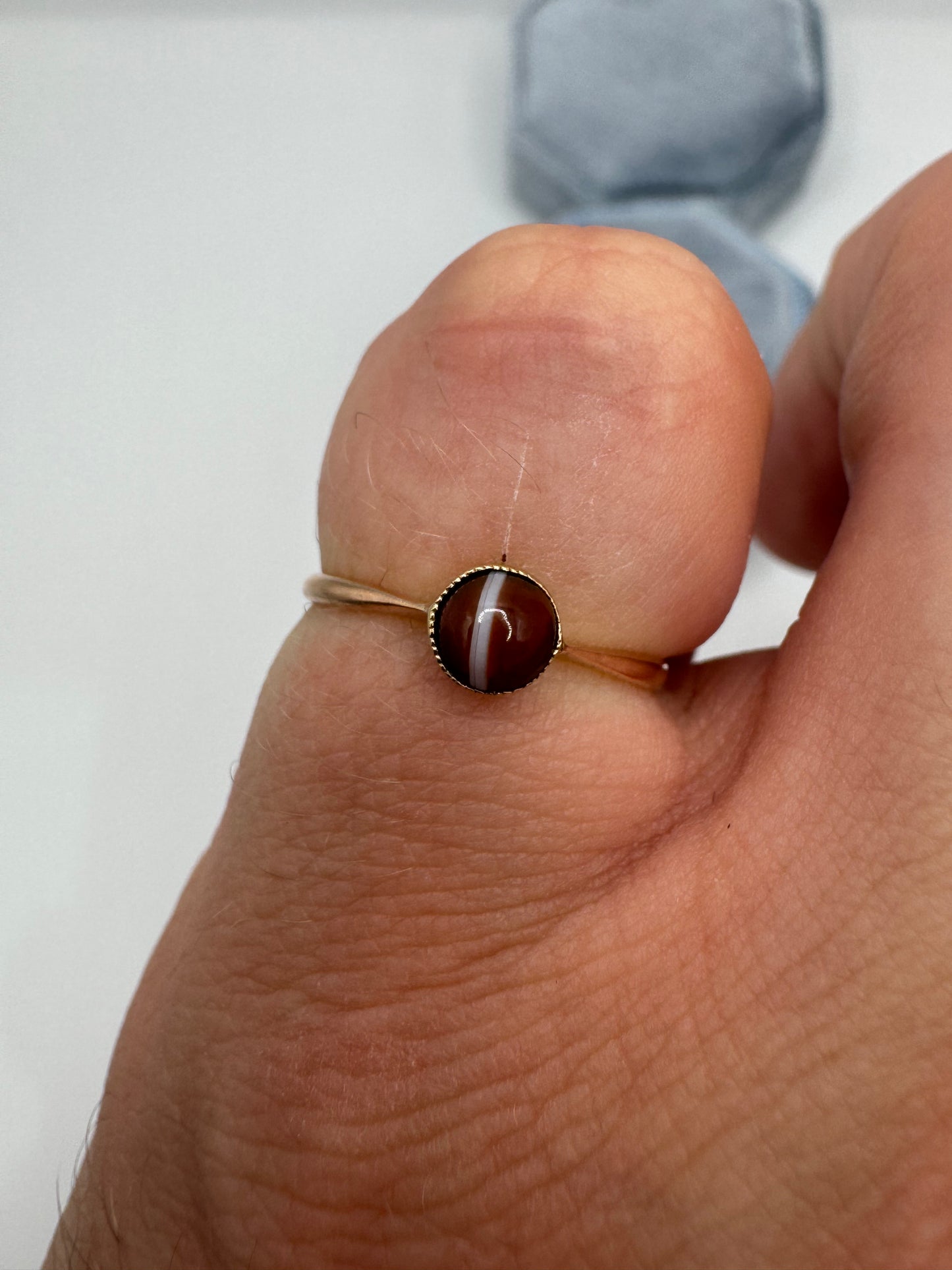 Antique 9ct rose gold banded agate ring