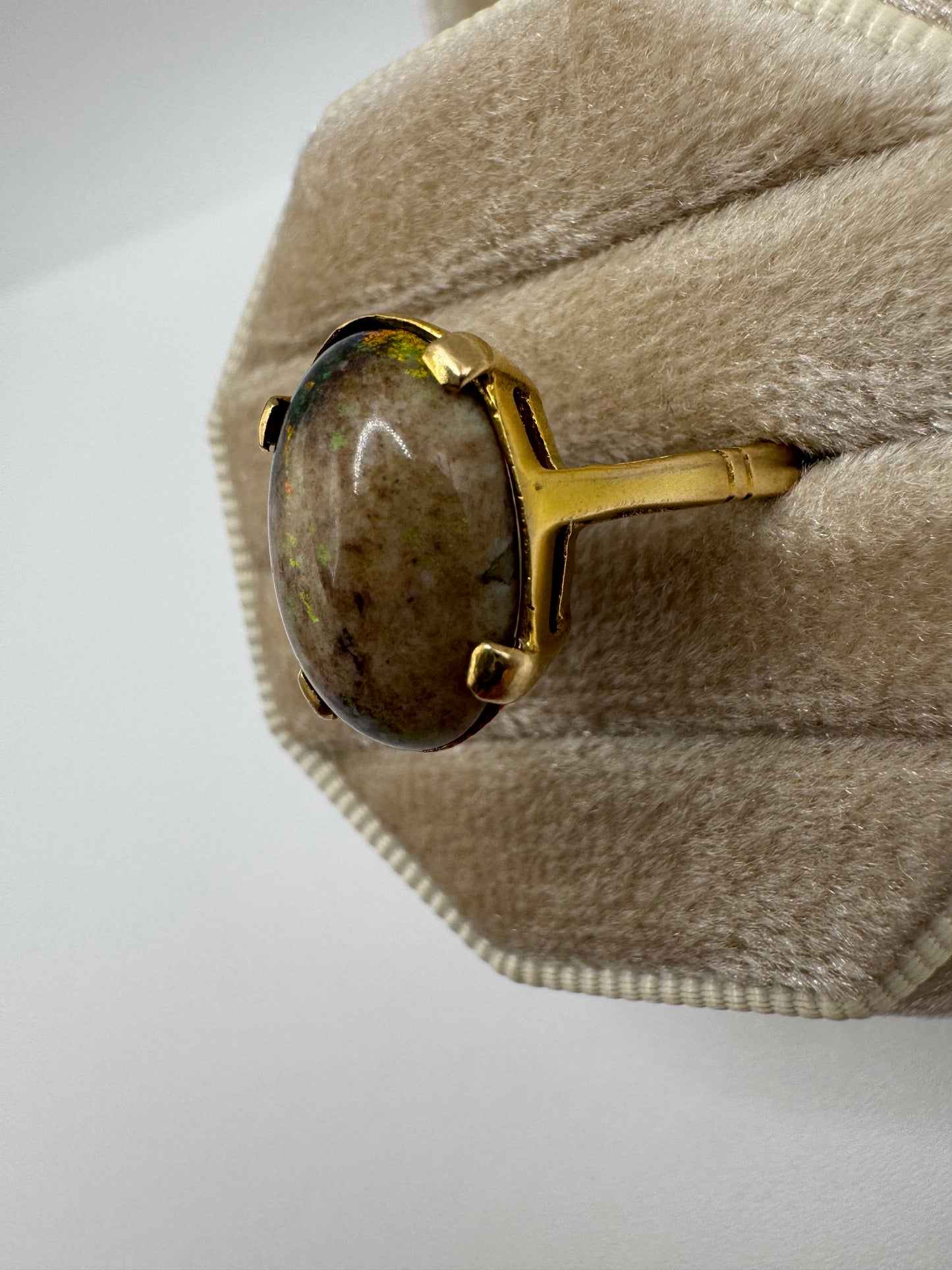 9ct gold boulder opal ring