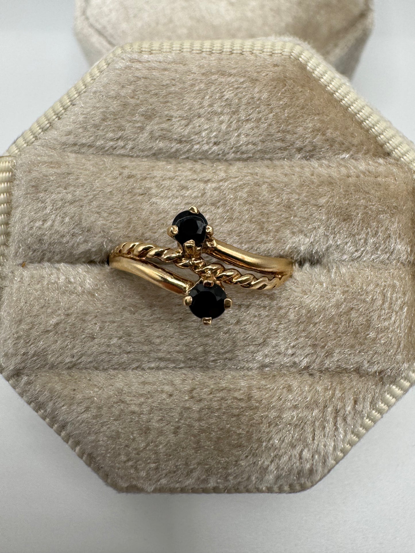 9ct gold sapphire ring