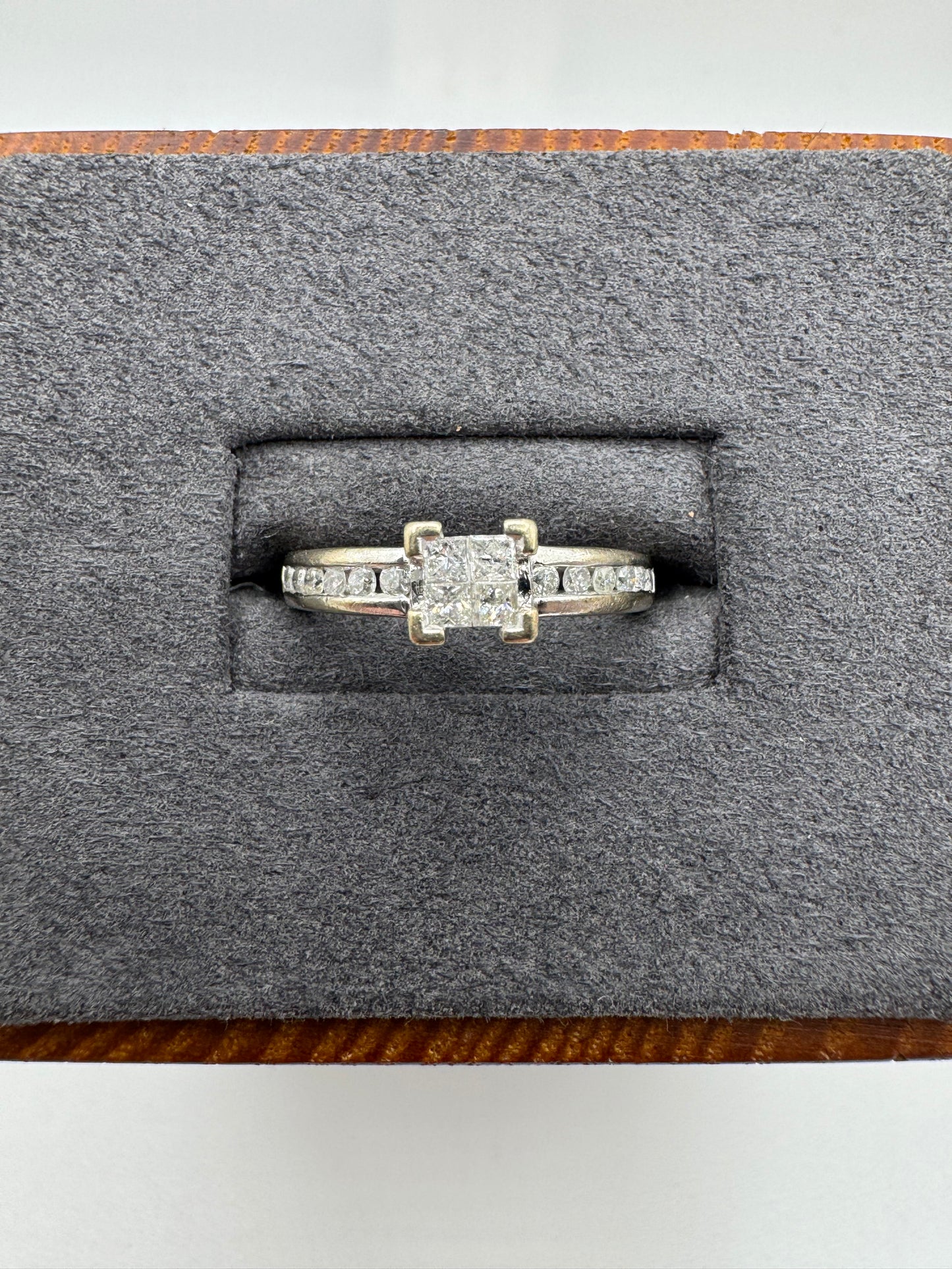 9ct white gold 0.33ct diamond ring