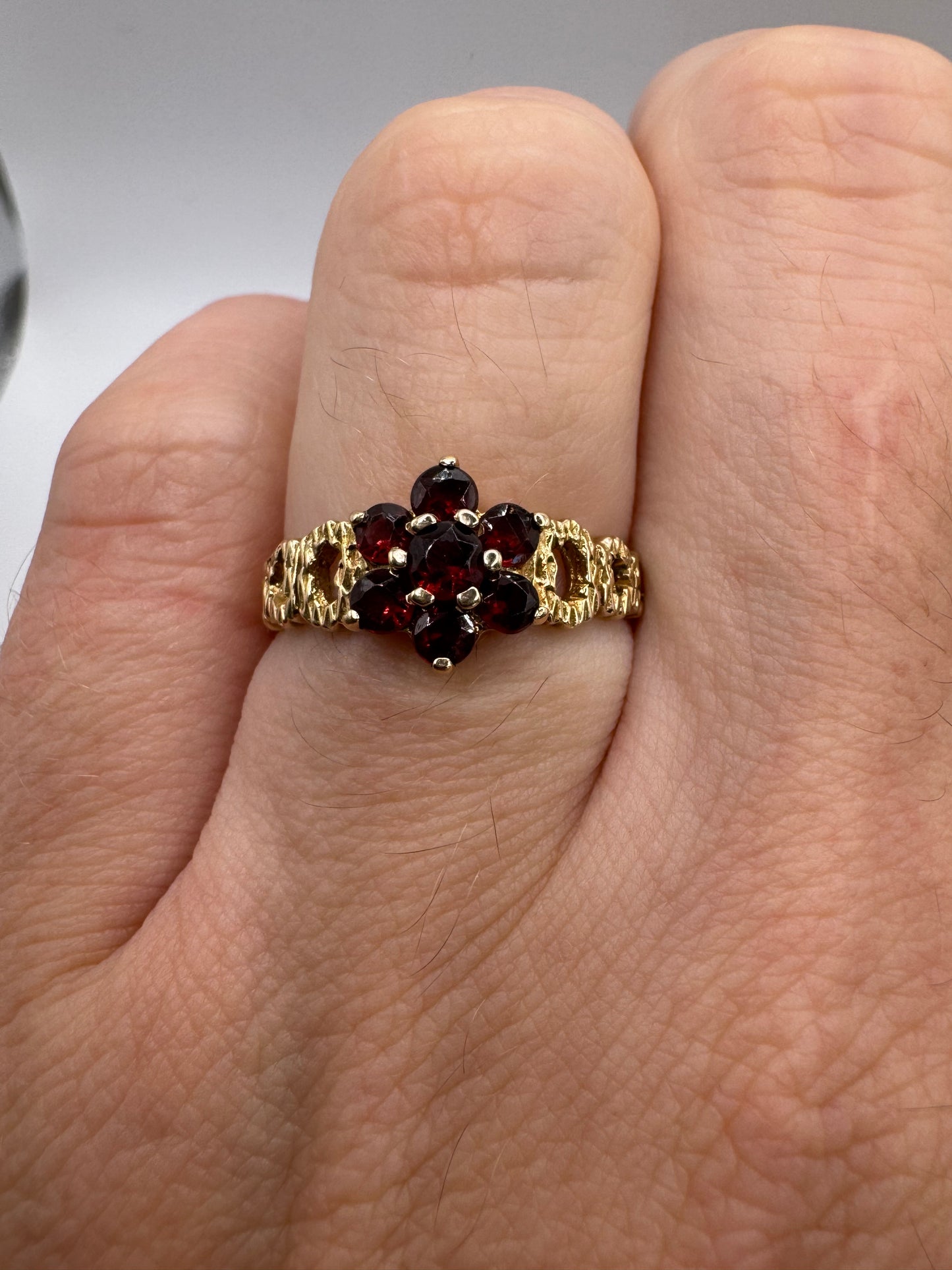 9ct gold garnet cluster ring