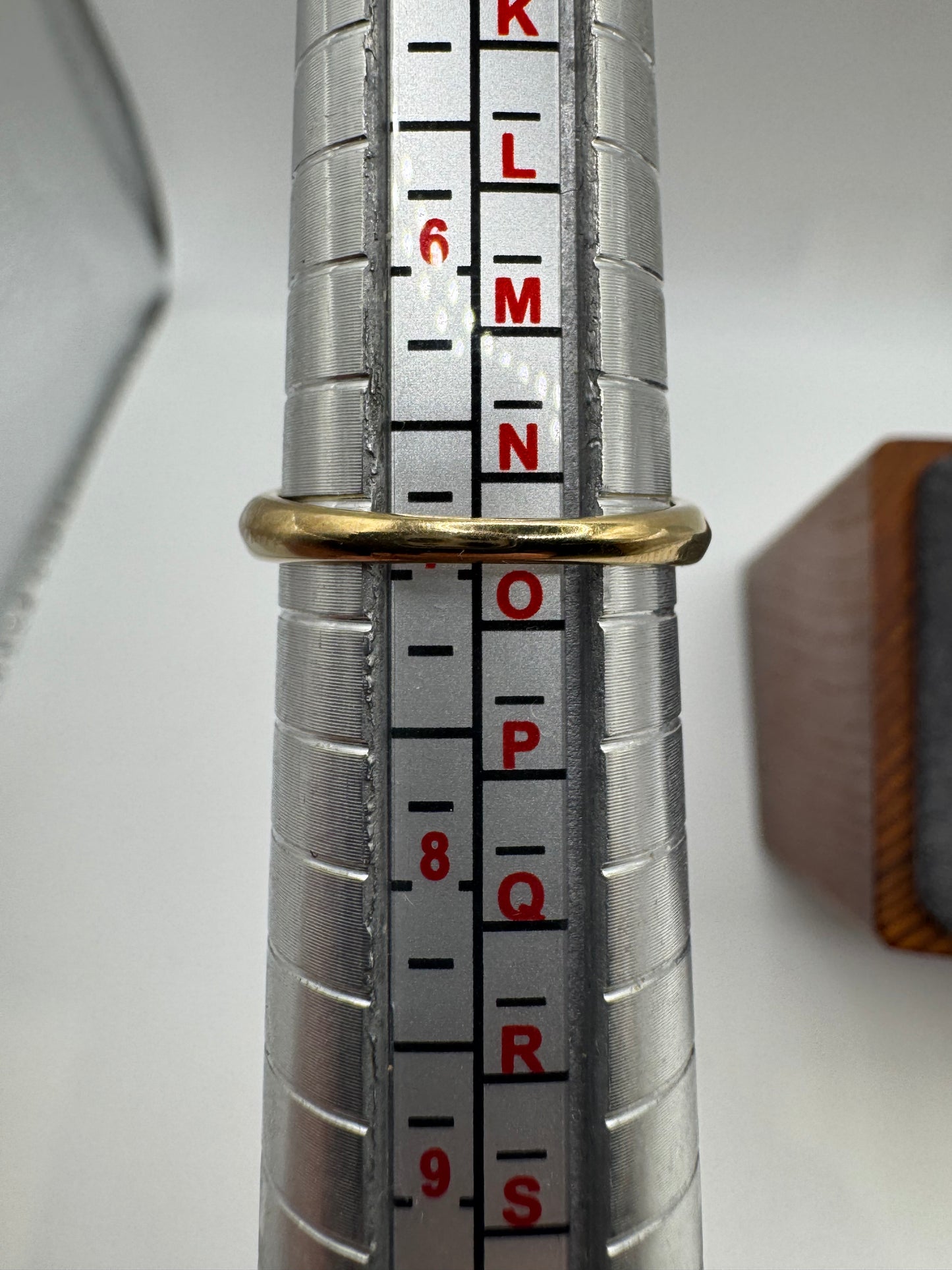 9ct gold star sapphire and diamond ring