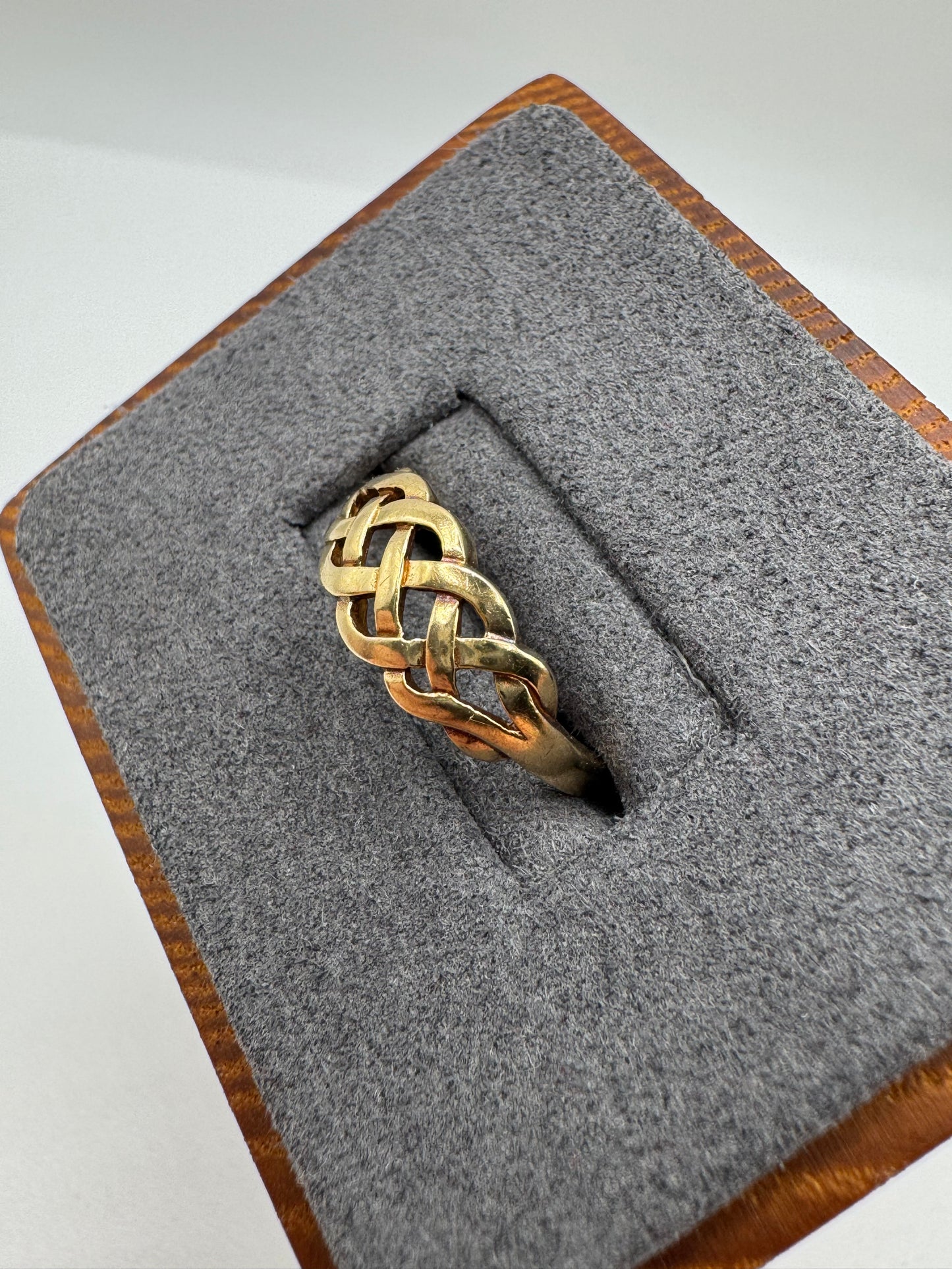 9ct gold Celtic knot ring