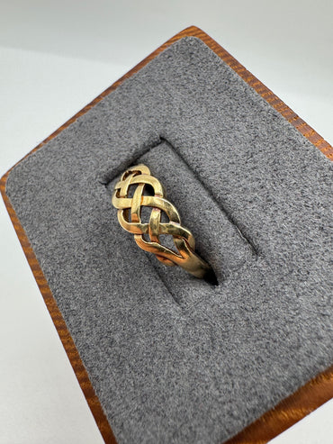 9ct gold Celtic knot ring