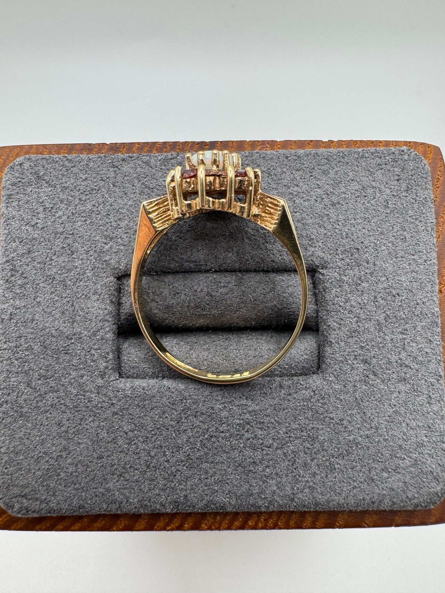 9ct gold opal and garnet ring