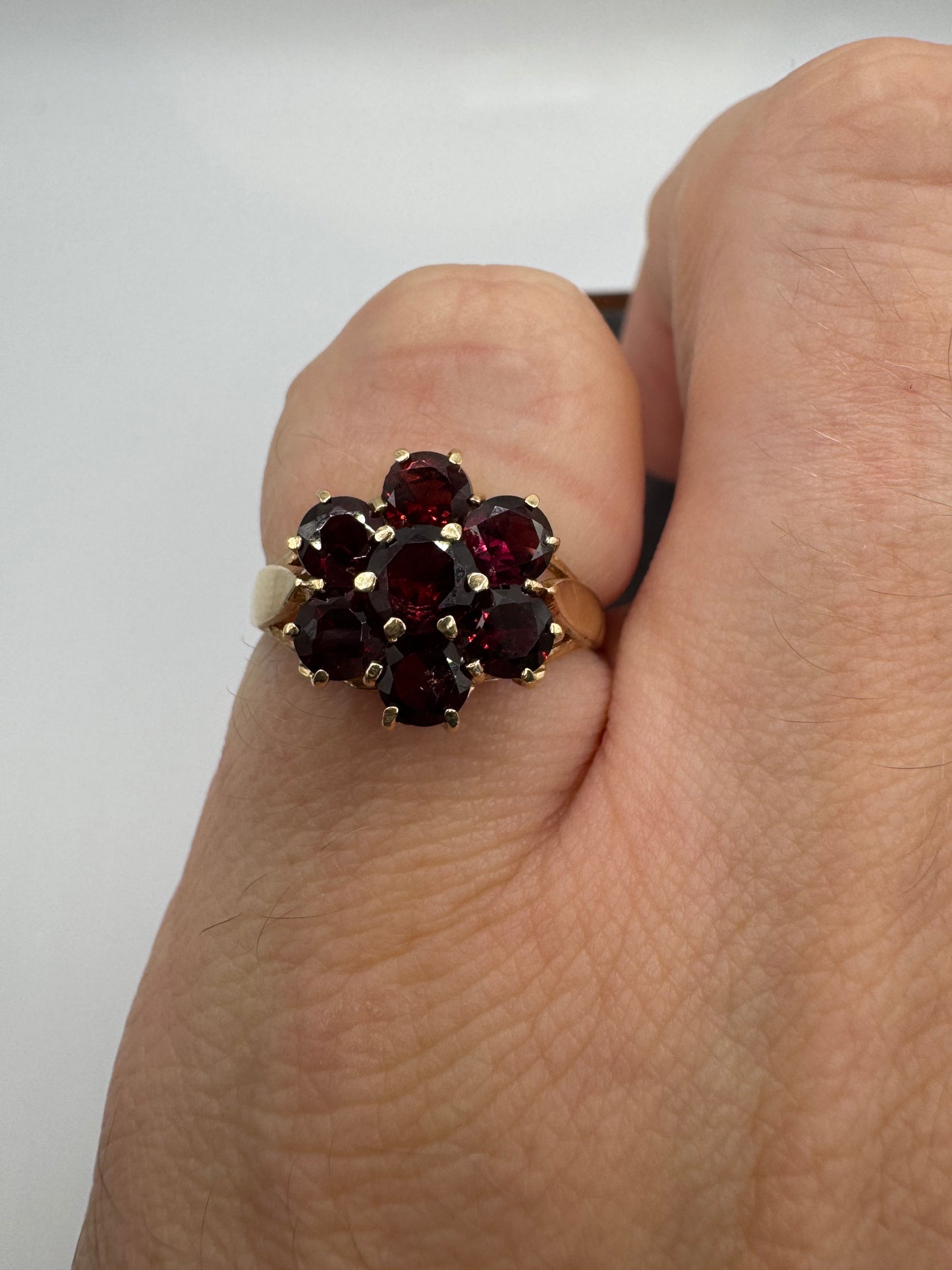 9ct gold garnet cluster ring