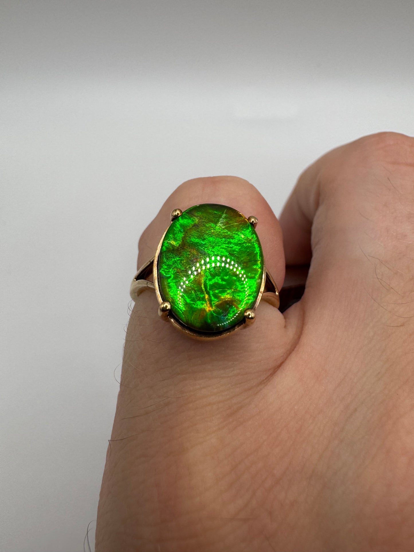 9ct gold ammolite ring