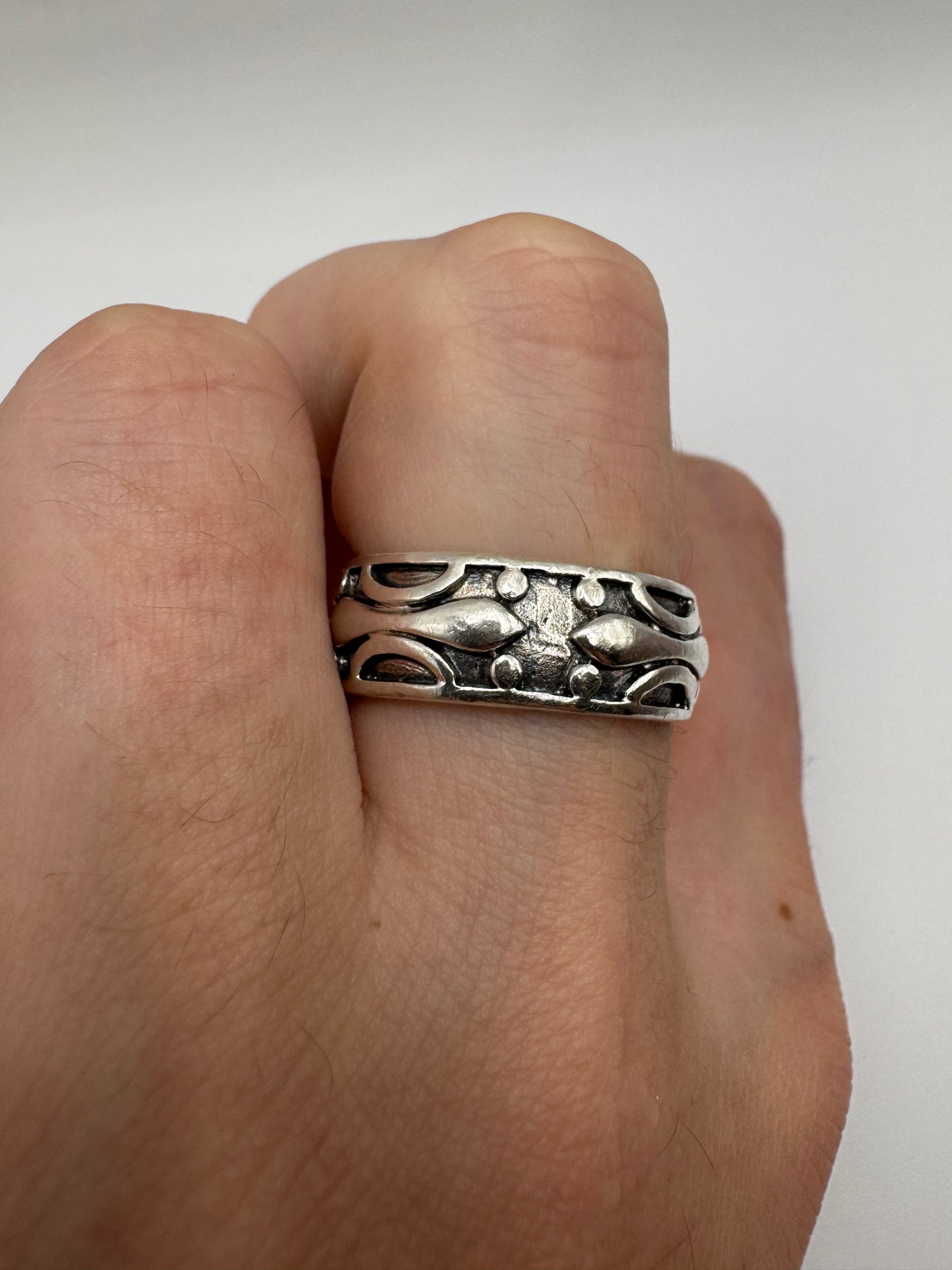 Silver engraved band (8.5-Q1/2)
