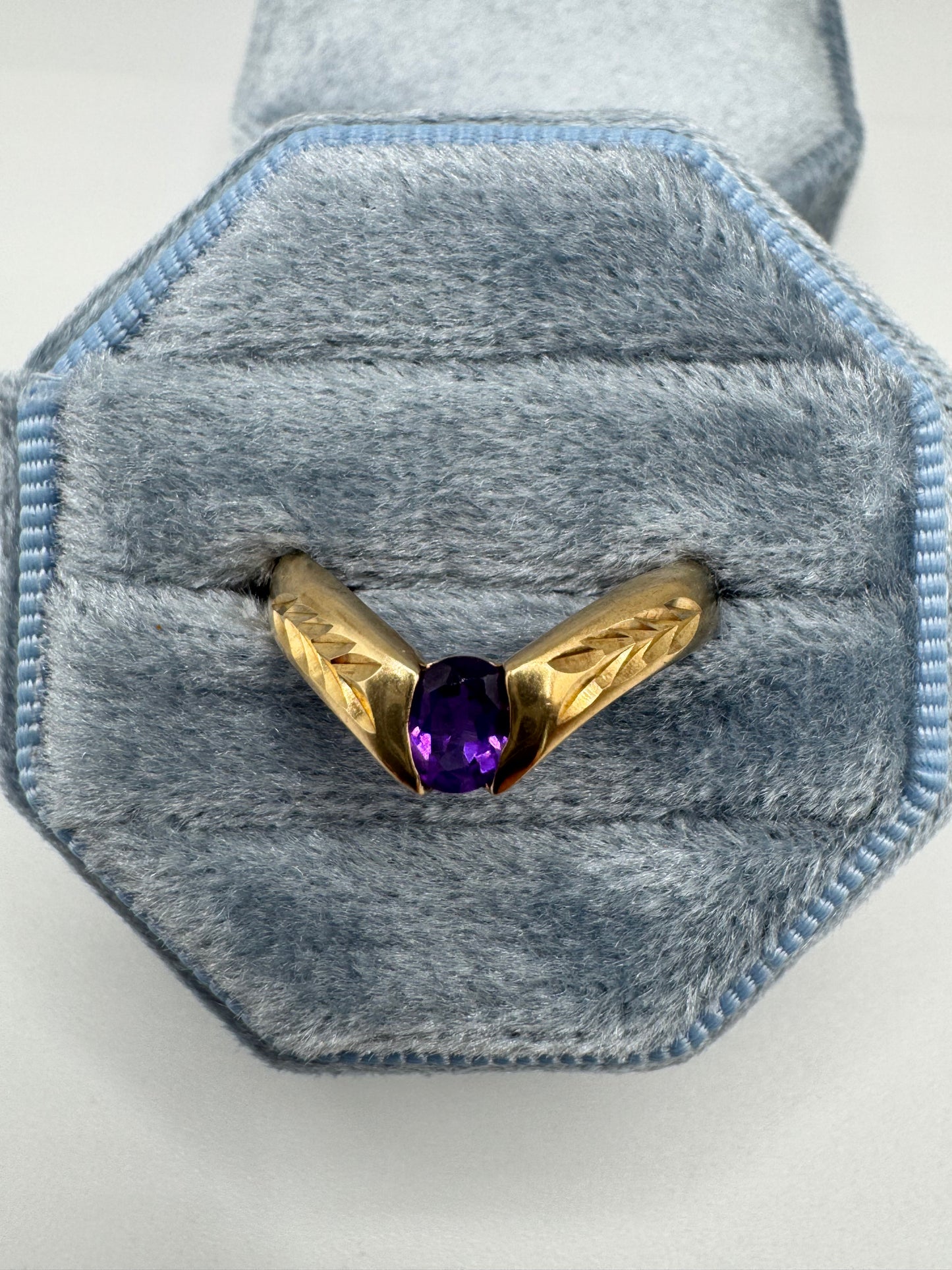 9ct gold amethyst wishbone ring