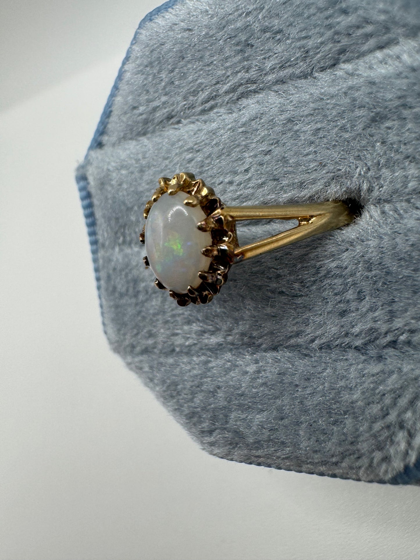 9ct gold opal ring