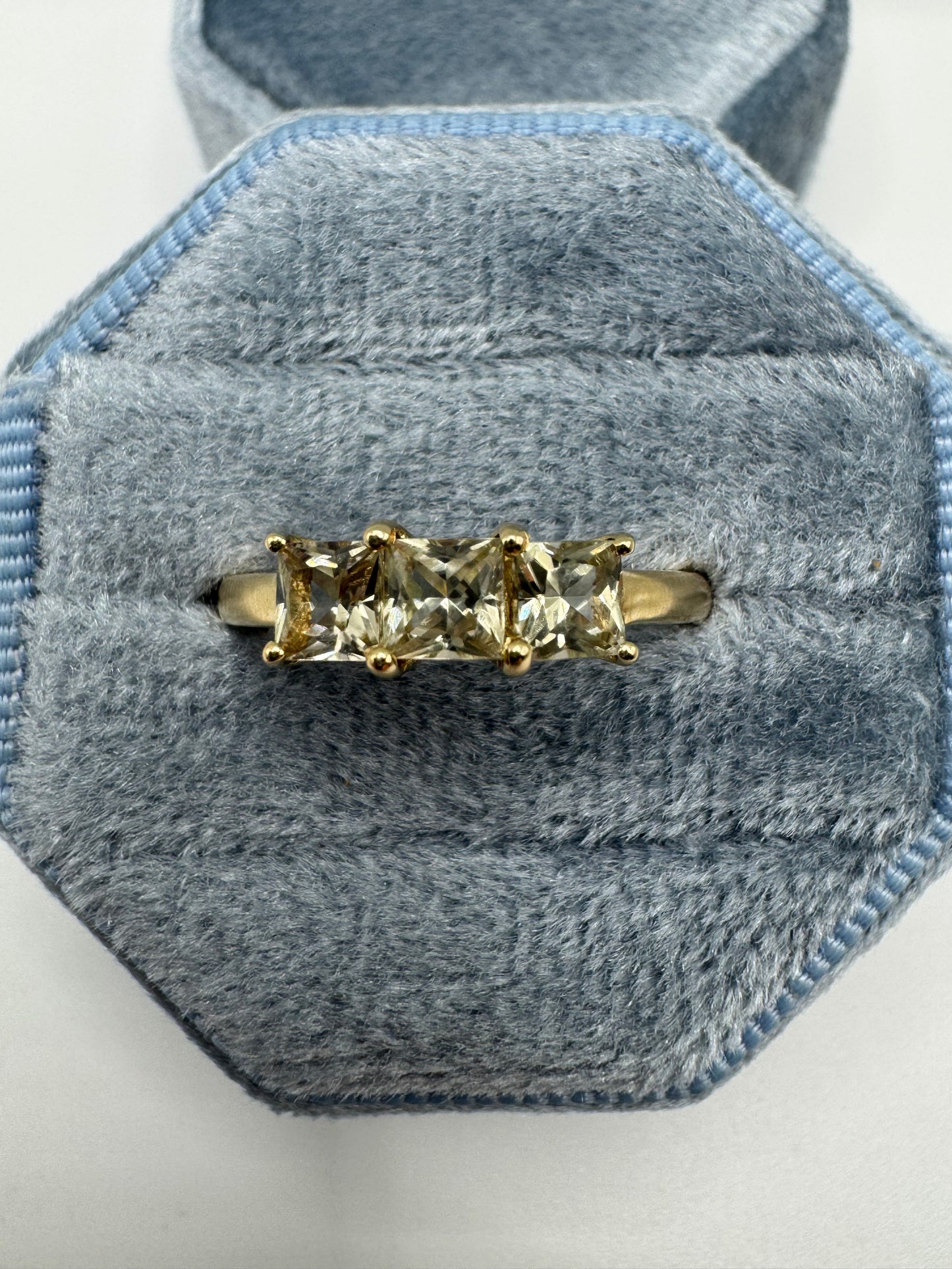 9ct gold quartz ring
