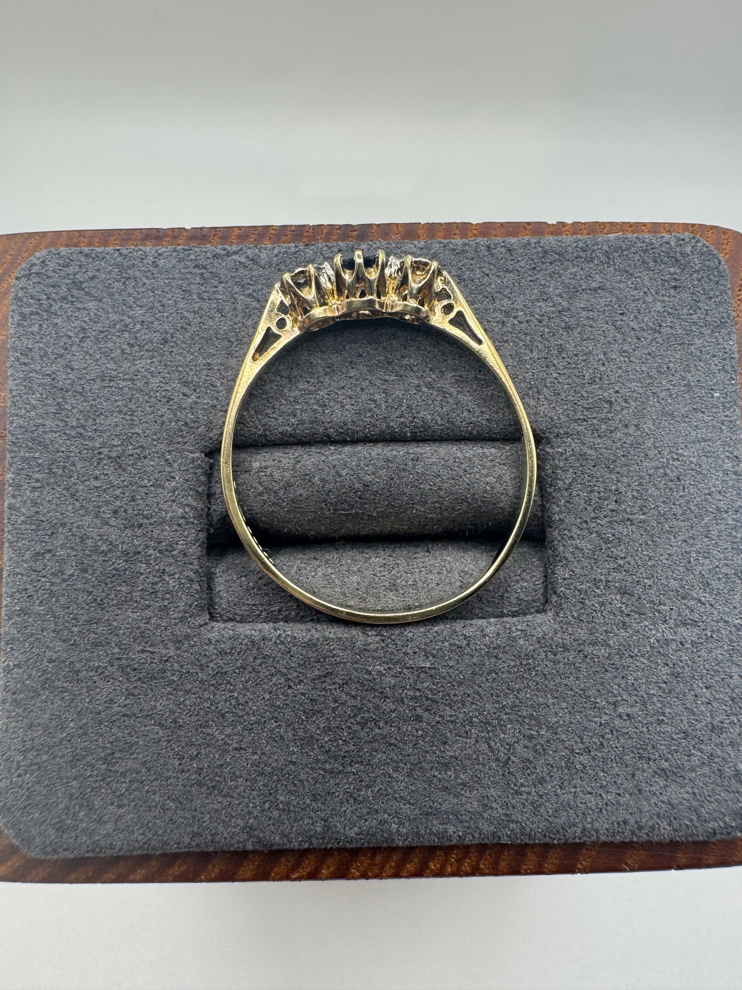 9ct gold sapphire and diamond ring
