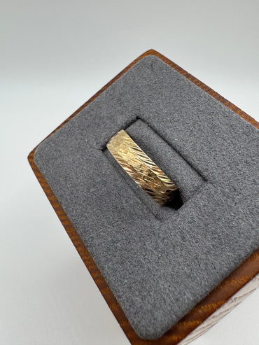 9ct gold engraved wedding style band