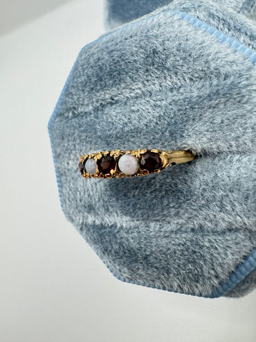 9ct gold garnet and opal ring