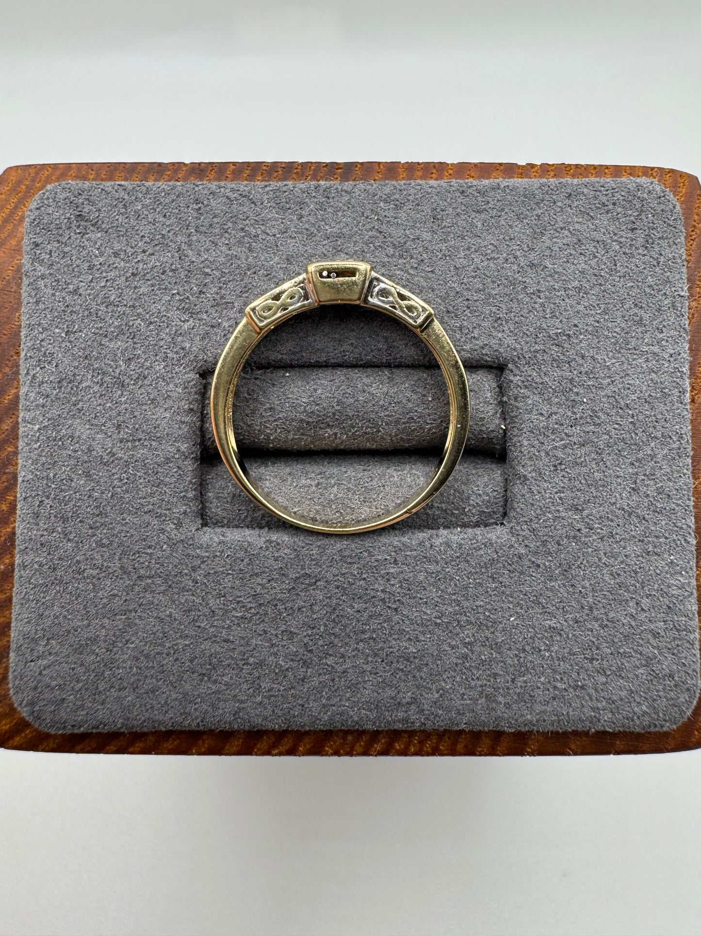 9ct gold diamond ring