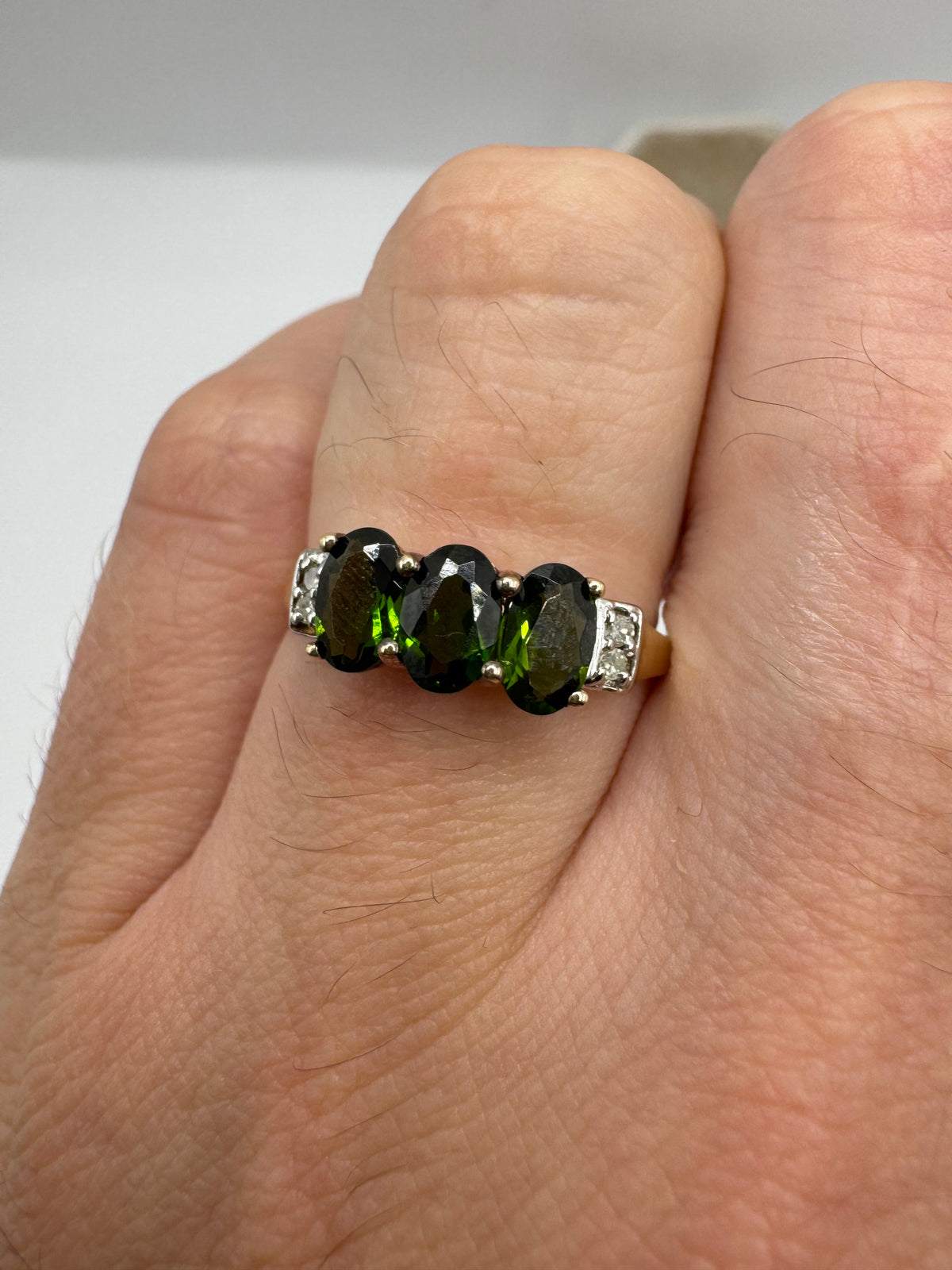 9ct gold diopside and diamond ring