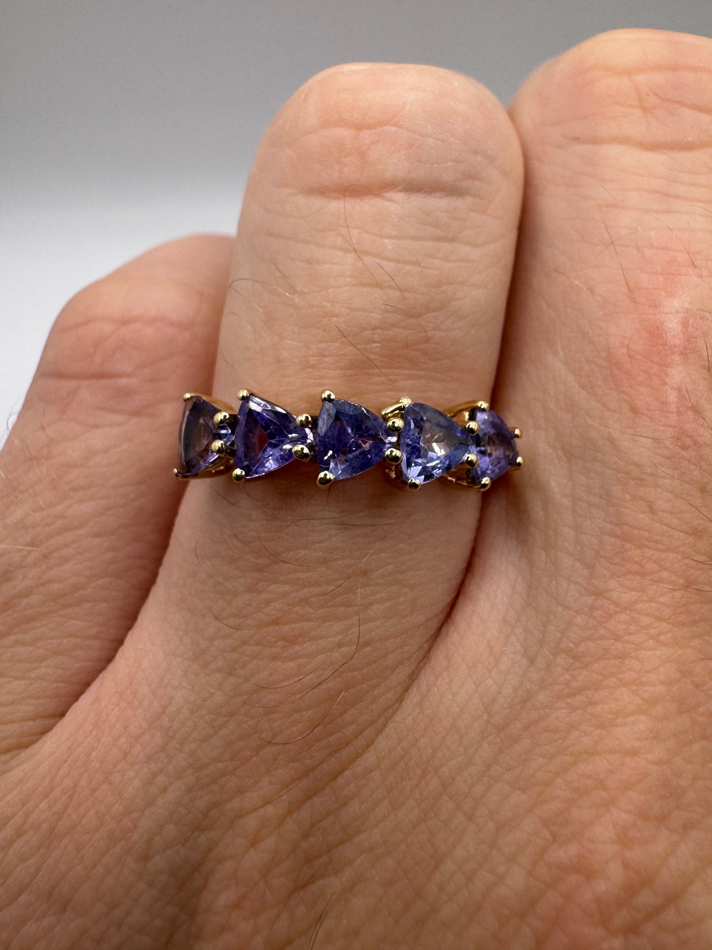 9ct gold tanzanite ring