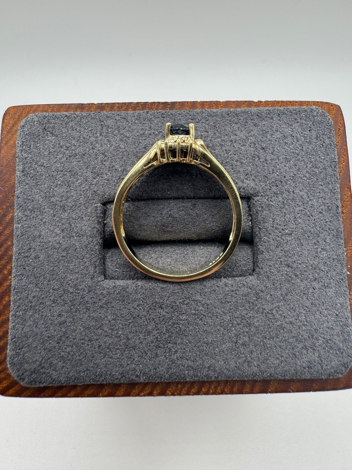 9ct gold sapphire and diamond ring