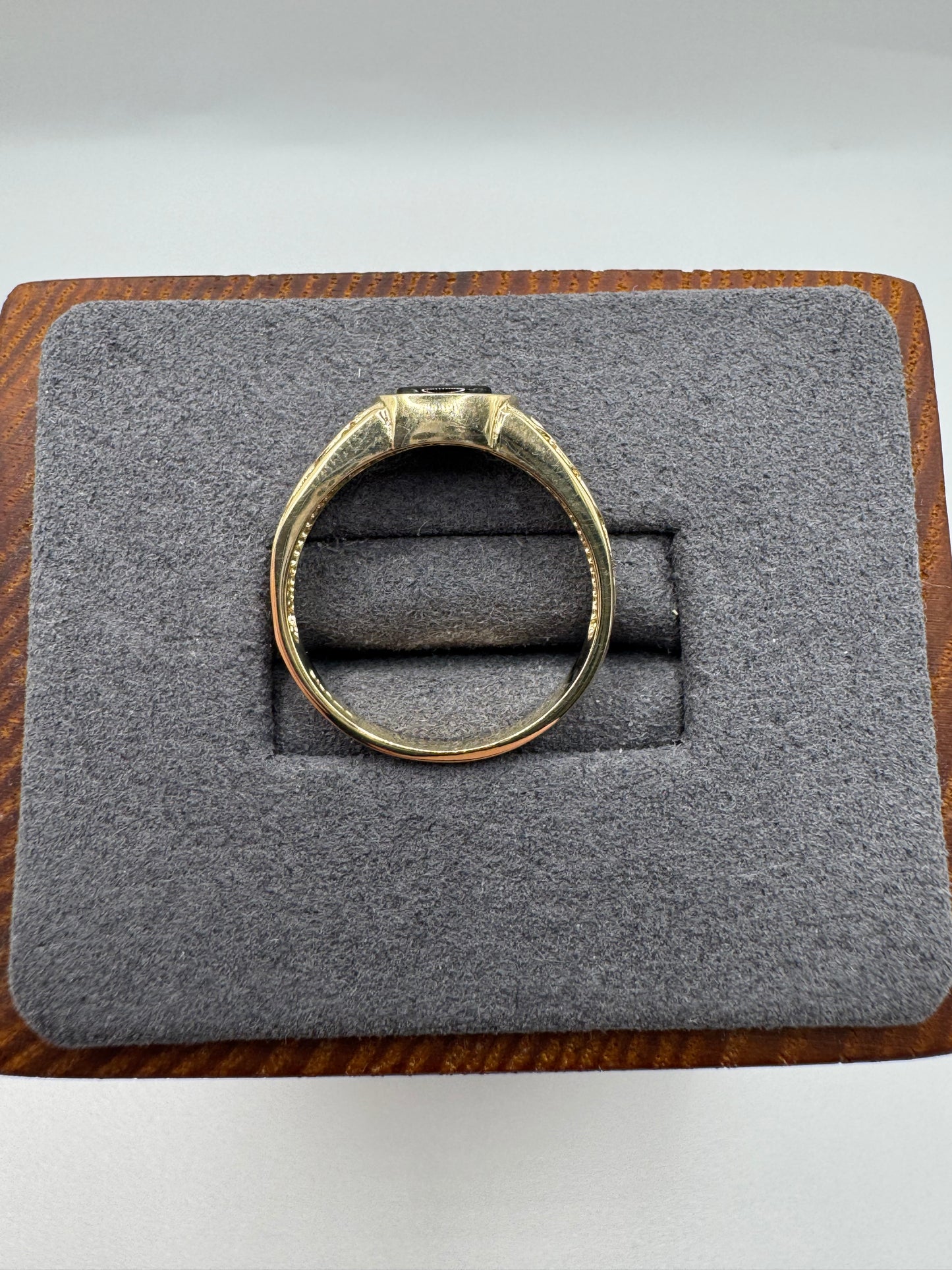 9ct gold onyx signet ring