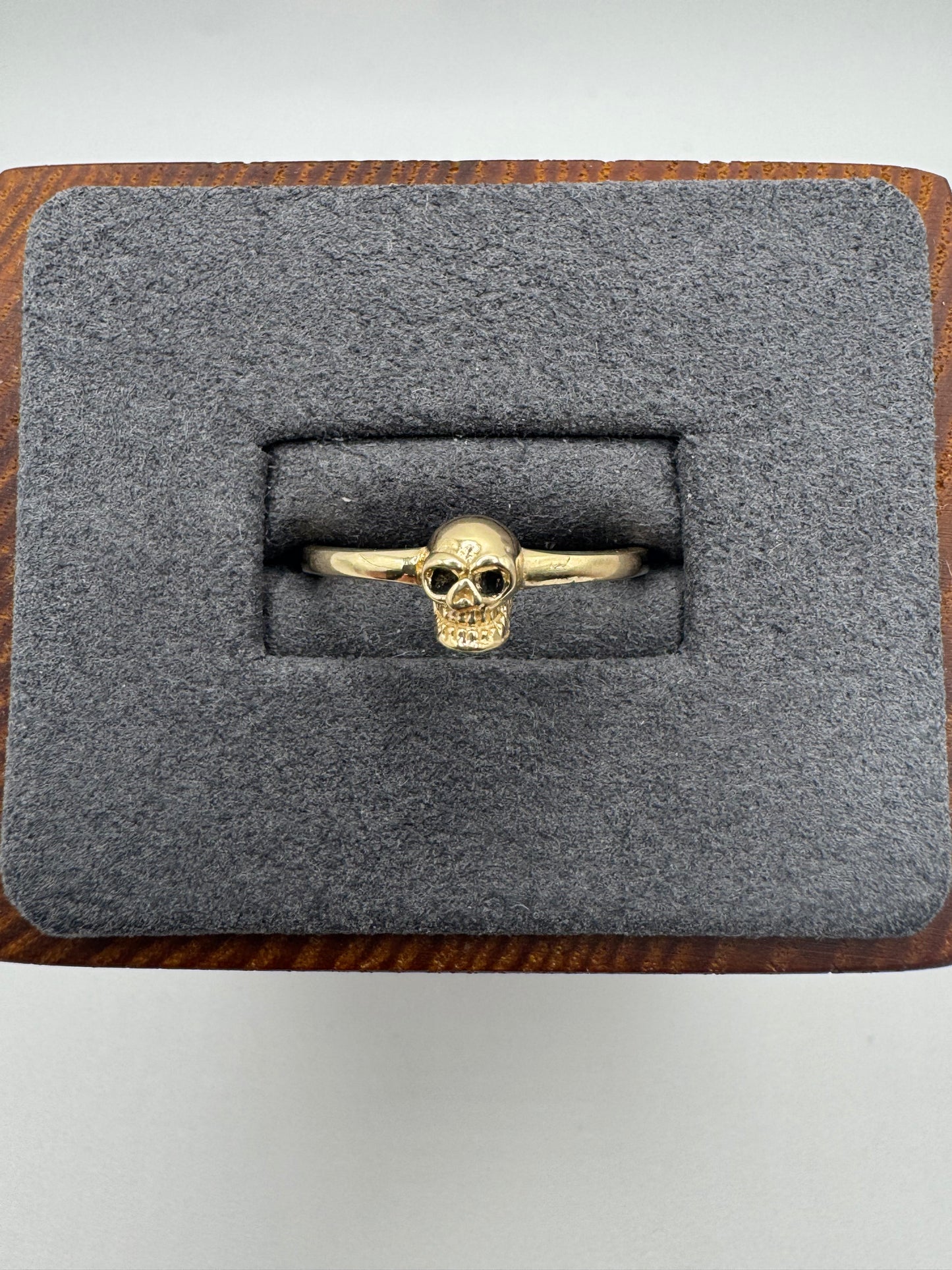 9ct gold skull ring