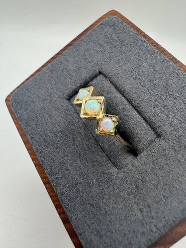 9ct gold opal ring