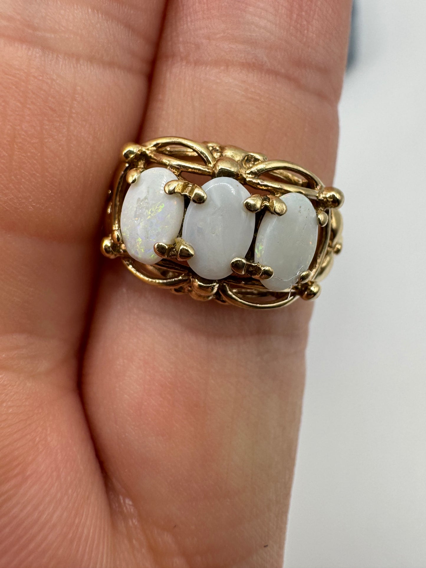9ct gold opal ring