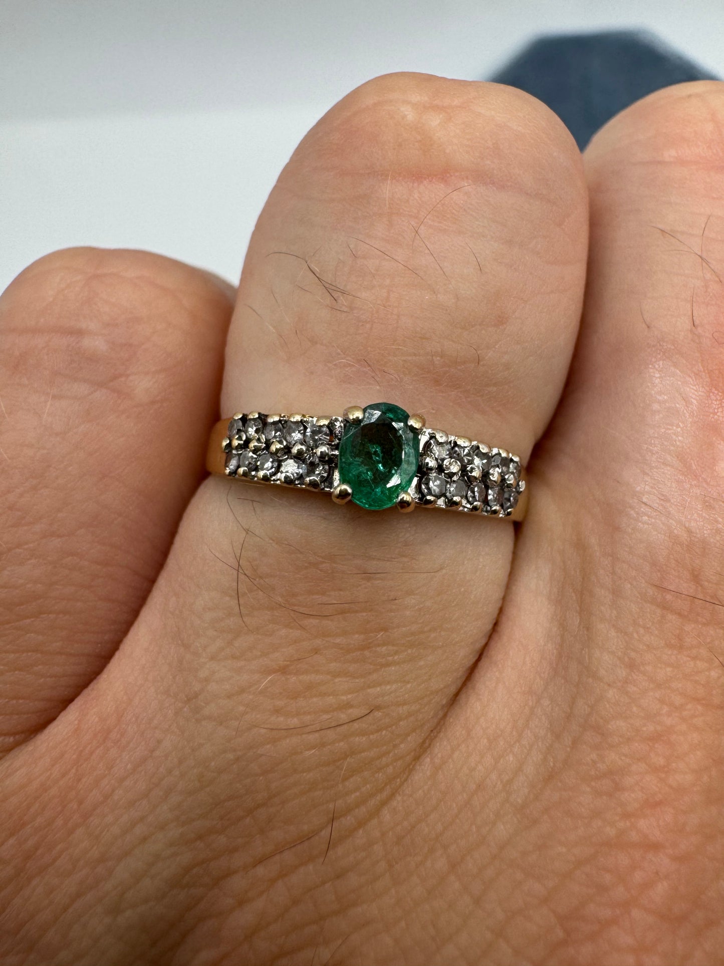 9ct gold emerald and diamond ring