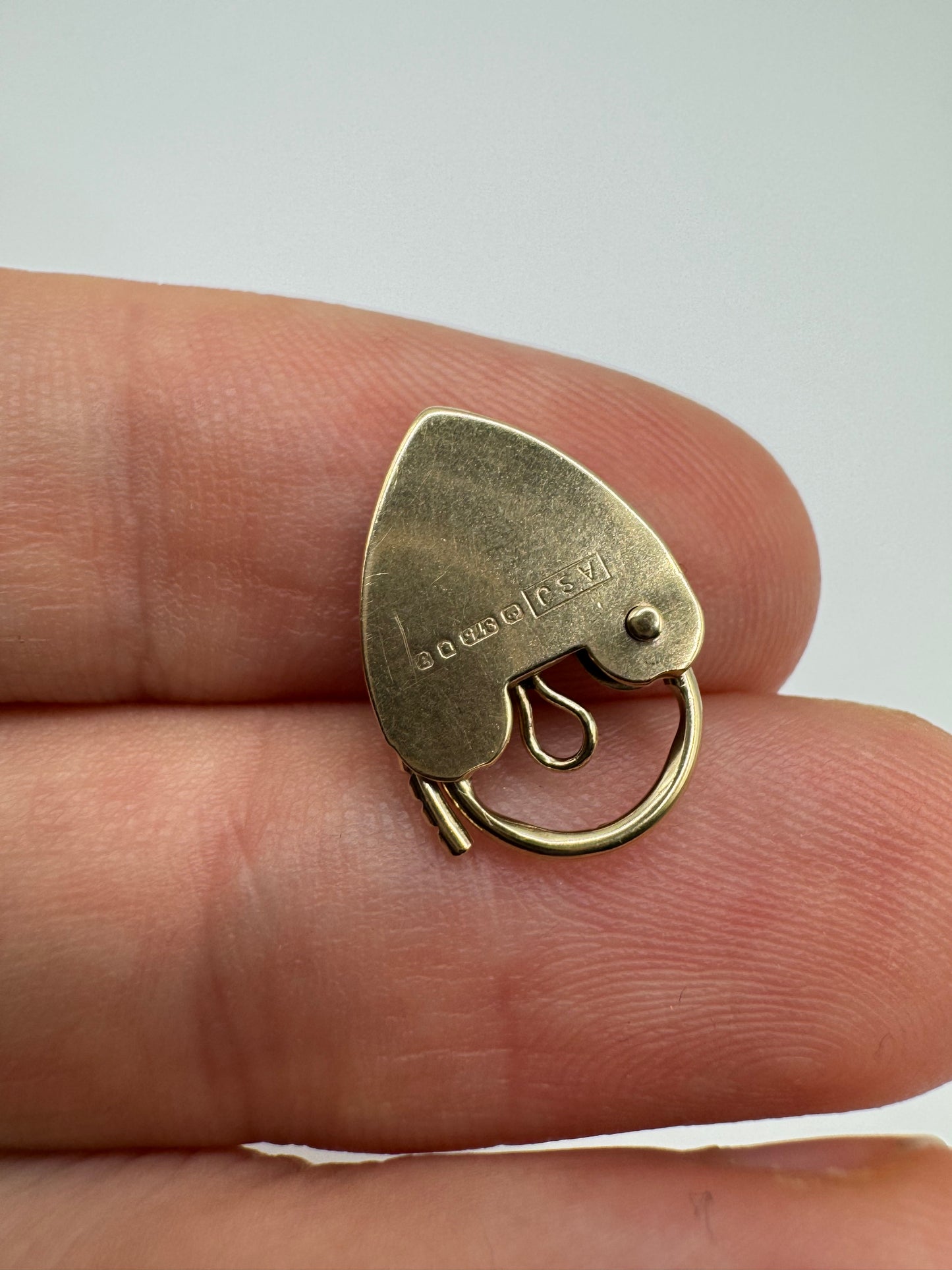 9ct gold padlock 44