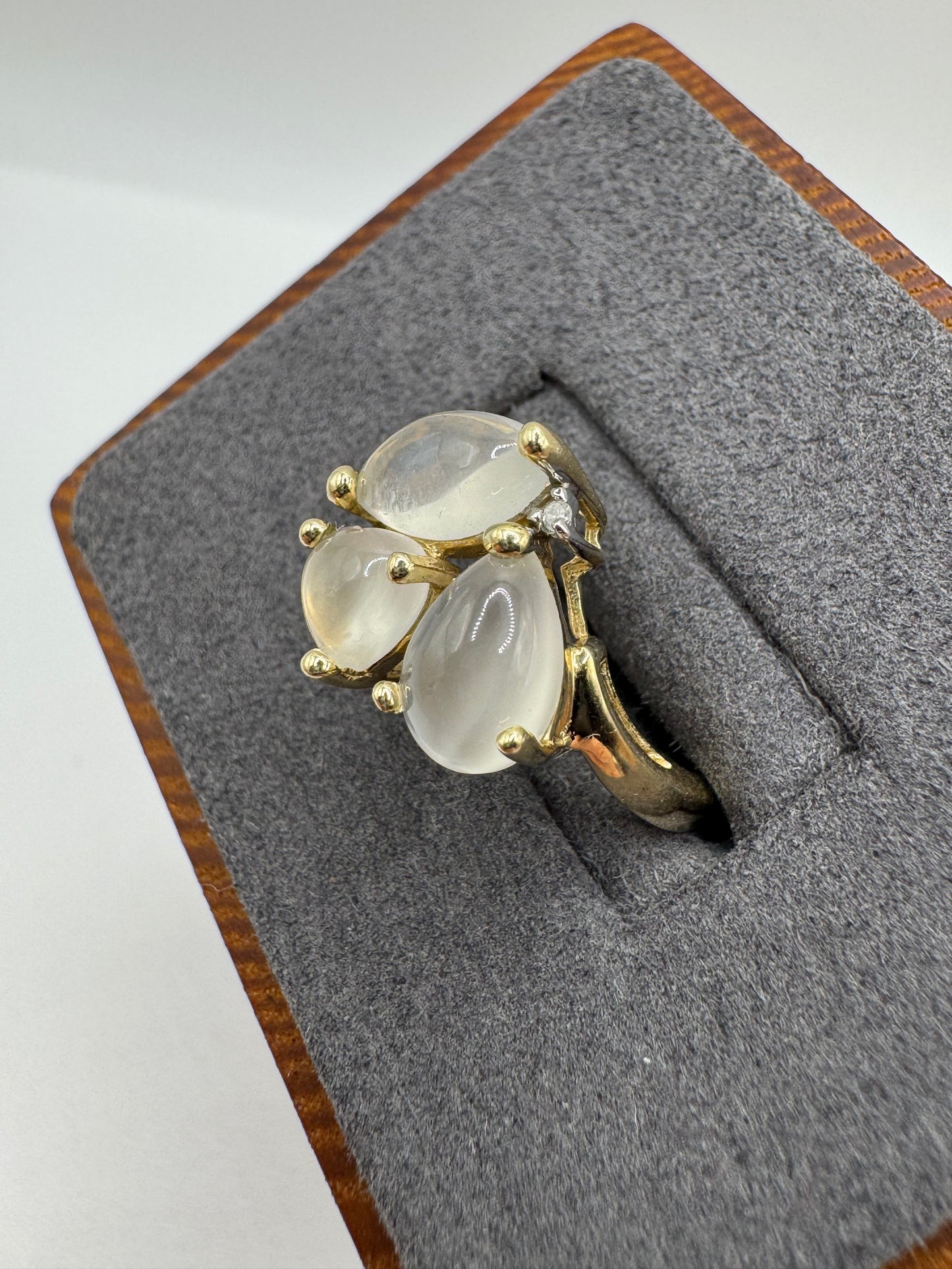9ct gold moonstone and diamond ring