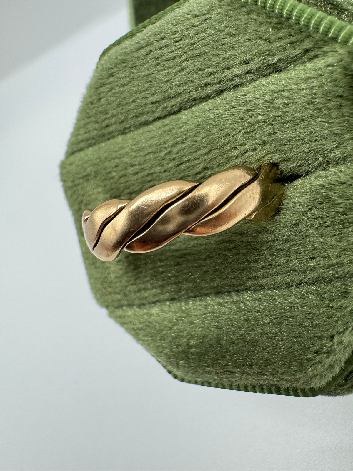 Heavy vintage 9ct gold weave band