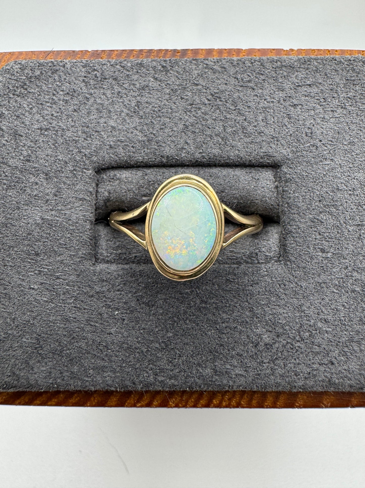 9ct gold opal ring