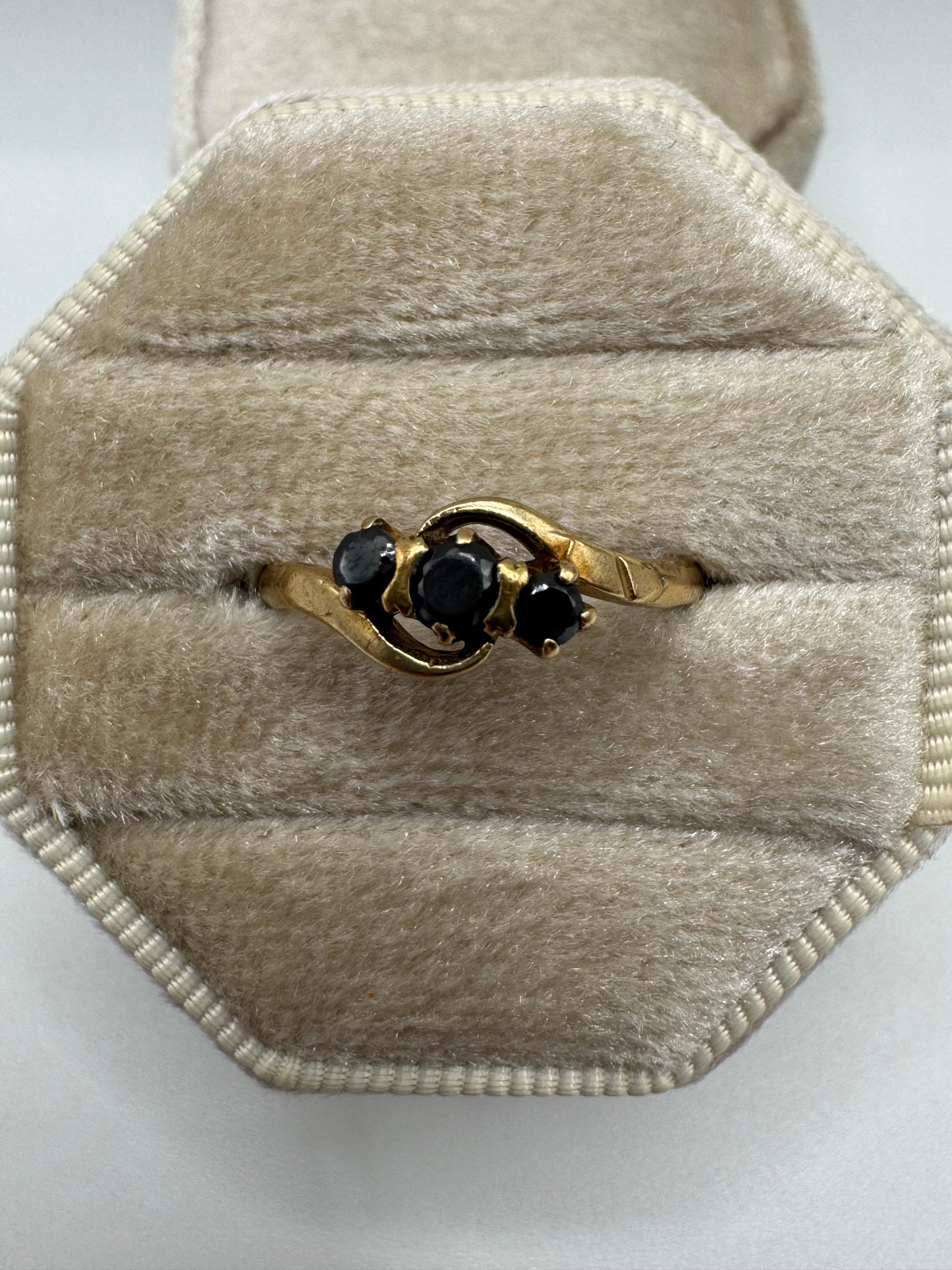 9ct gold sapphire ring