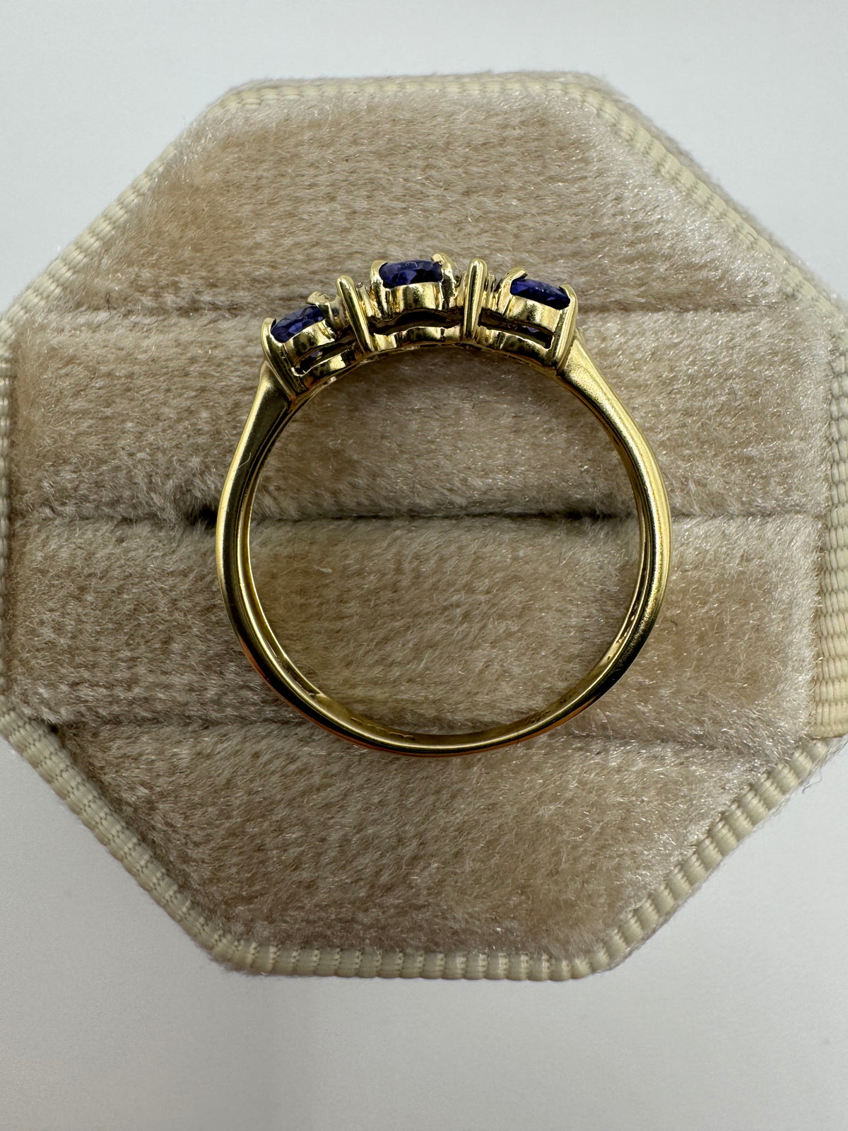 9ct gold tanzanite and diamond ring