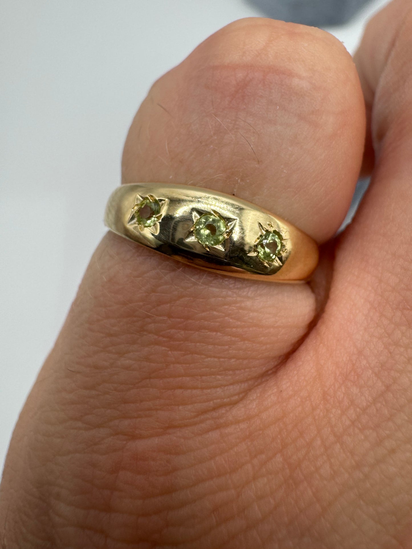 9ct gold peridot gypsy ring