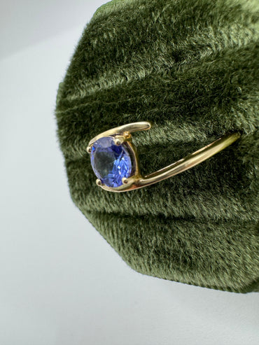 9ct gold tanzanite twist ring