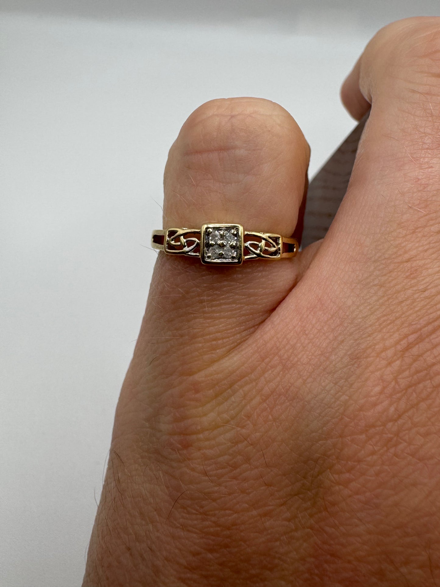 9ct gold diamond ring