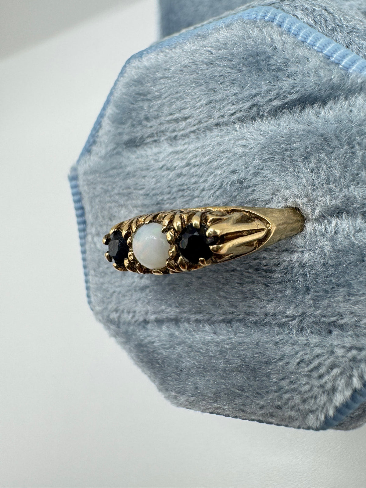 9ct gold opal and sapphire ring